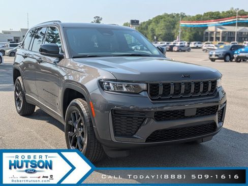 New 2026 Jeep Grand Cherokee Altitude RWD image 4
