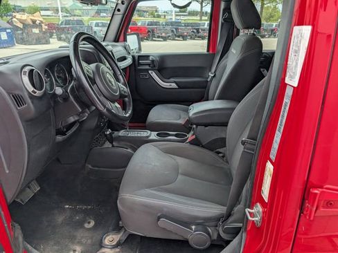 Used 2017 Jeep Wrangler Unlimited Sahara w/ Connectivity Group AWD/4WD image 2