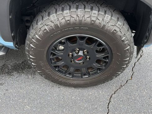 Used 2025 Toyota 4Runner TRD Off-Road Premium AWD/4WD image 41