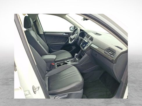 Used 2023 Volkswagen Tiguan SE AWD/4WD image 11