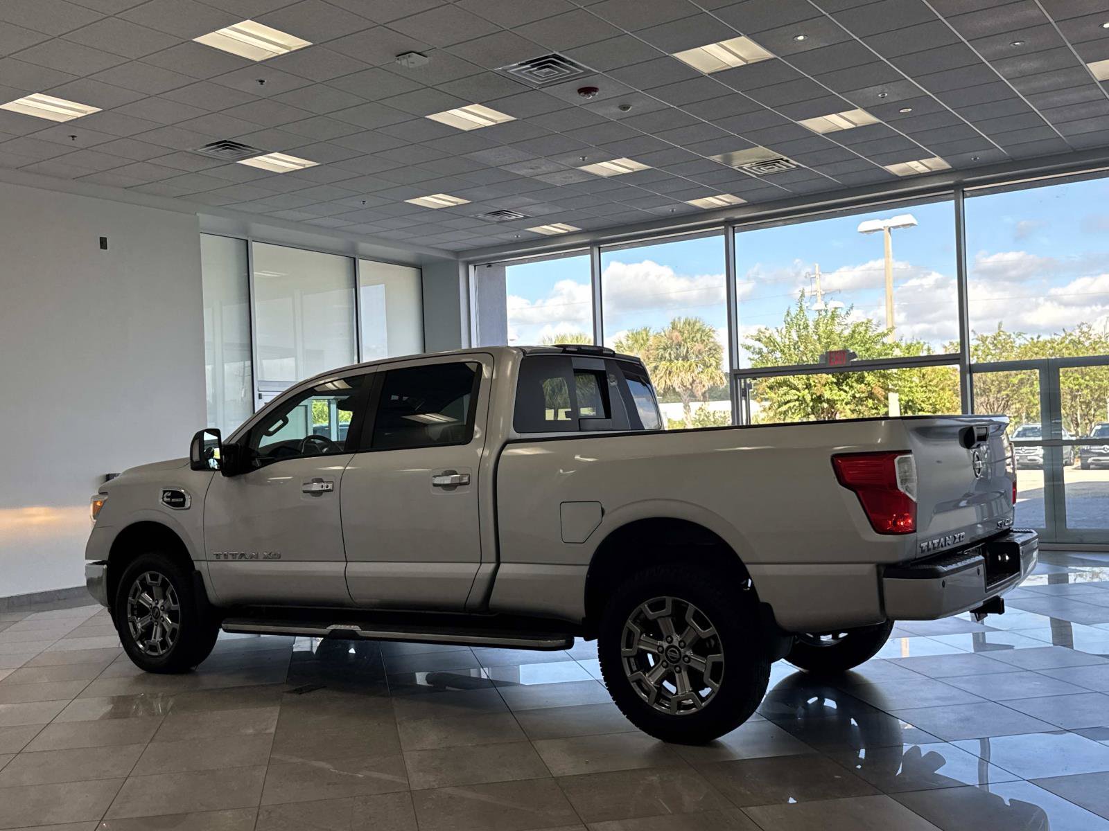 Used 2017 Nissan Titan SV AWD/4WD image 27
