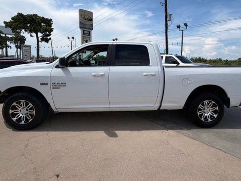 Used 2020 RAM 1500 Classic SLT RWD image 10