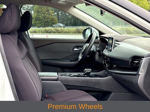 Used 2023 Nissan Rogue SV FWD image 5