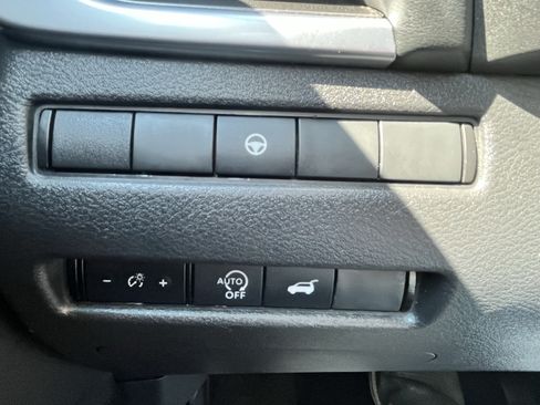 Used 2024 Nissan Rogue SV AWD/4WD image 27