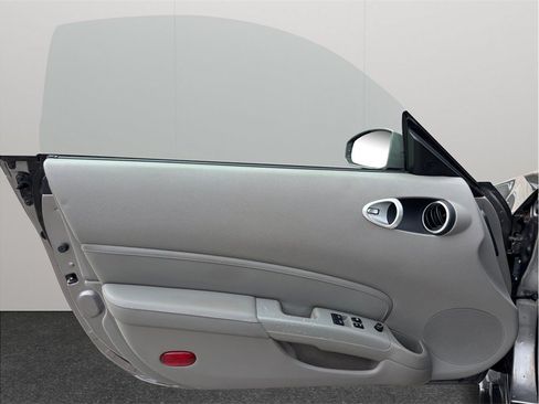 Used 2009 Nissan 350Z Touring RWD image 17