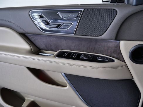 Used 2022 Lincoln Navigator Reserve image 26