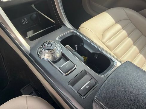 Used 2019 Ford Fusion SEL FWD image 19