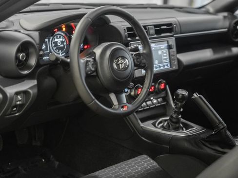 Used 2023 Toyota GR86 RWD image 17
