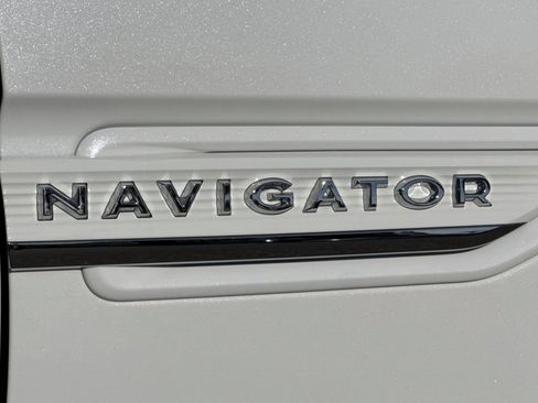 Used 2023 Lincoln Navigator L Reserve AWD/4WD image 28