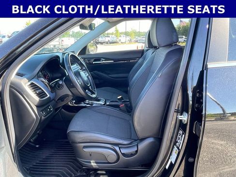 Used 2023 Kia Seltos S w/ Navigation Package FWD image 4
