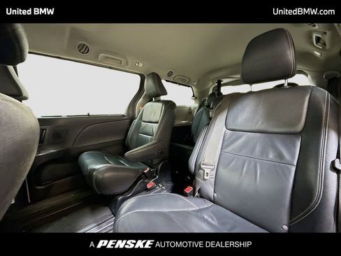 Used 2019 Toyota Sienna SE w/ SE Preferred Package FWD image 13