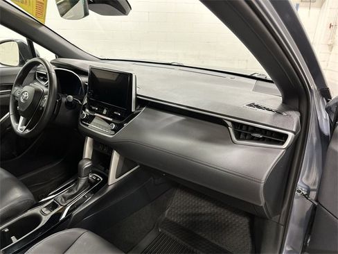 Used 2024 Toyota Corolla Cross XSE image 27