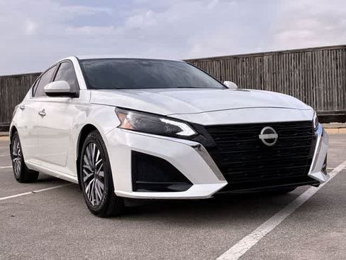 Used 2023 Nissan Altima 2.5 SV FWD image 10