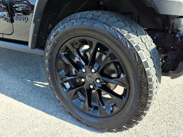 Used 2025 Jeep Gladiator Sport AWD/4WD image 4