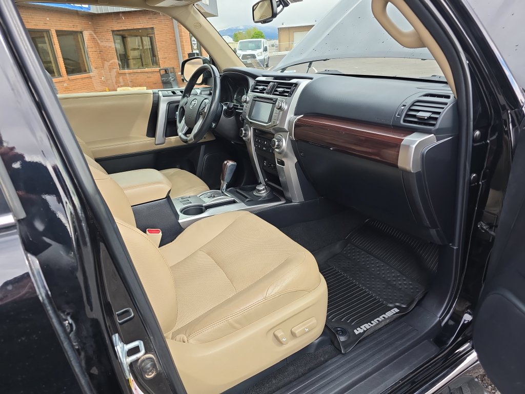 Used 2016 Toyota 4Runner Limited AWD/4WD image 28