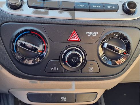 Used 2022 Hyundai Accent SE image 10