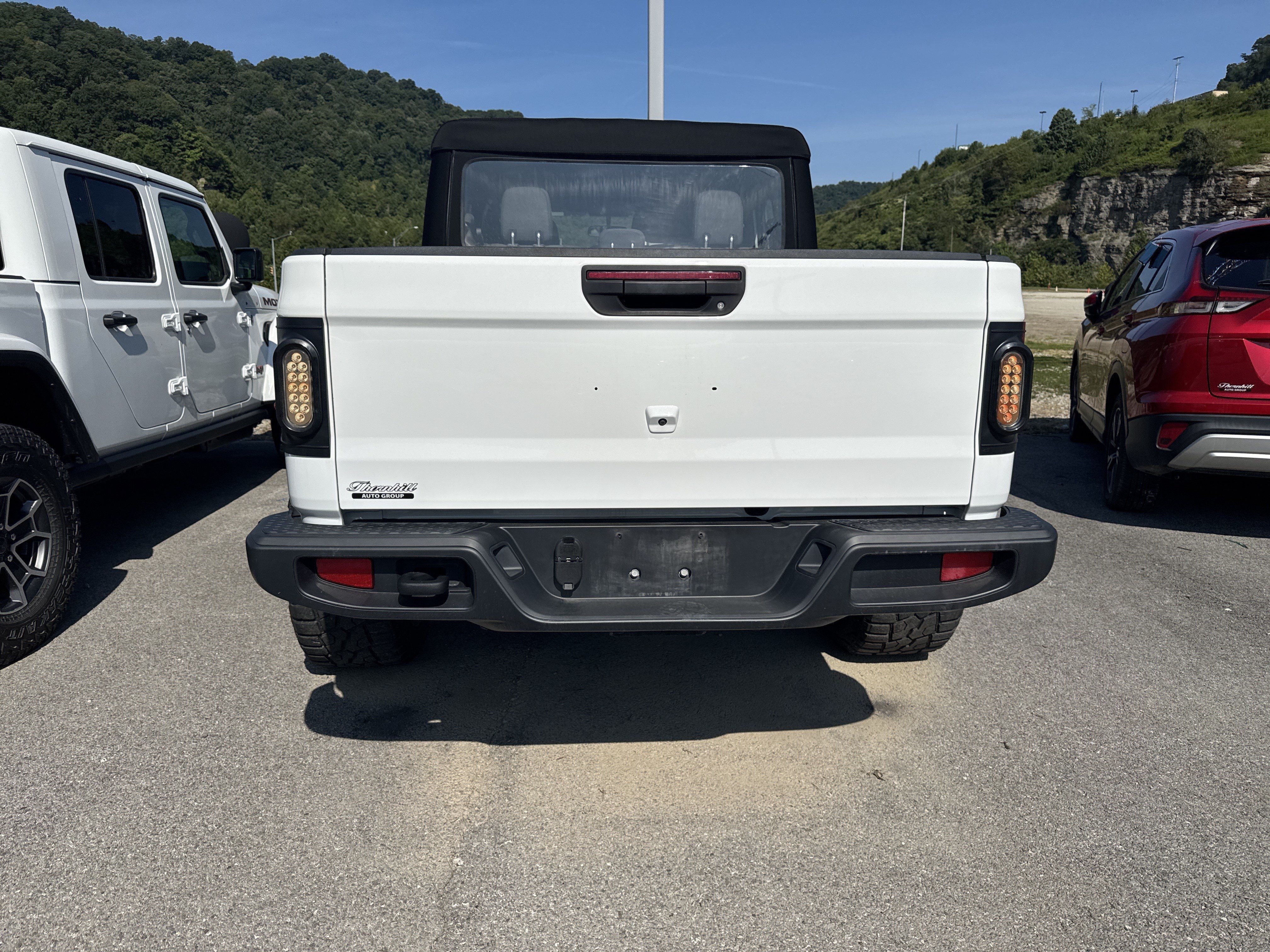 Used 2024 Jeep Gladiator Sport AWD/4WD image 7