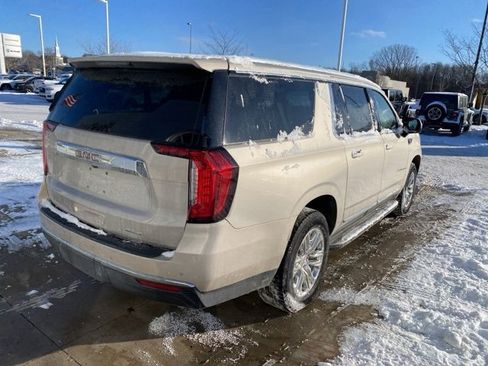 Used 2022 GMC Yukon XL SLT w/ SLT Premium Package image 3