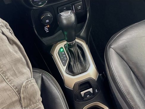 Used 2015 Jeep Renegade Limited w/ Safety & Security Group I AWD/4WD image 19