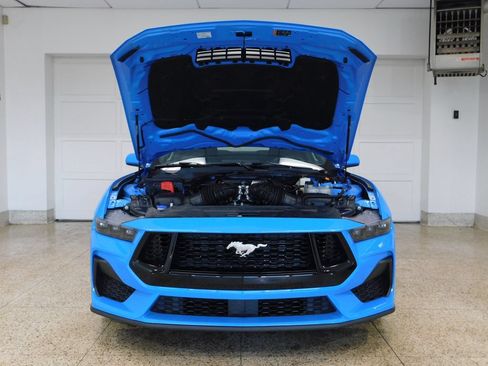 Used 2025 Ford Mustang GT RWD image 16