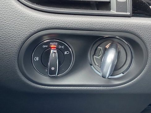 Certified 2024 Porsche Macan image 22