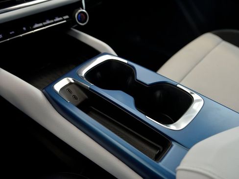 Used 2025 Chevrolet Equinox EV LT w/ Convenience Package II image 26