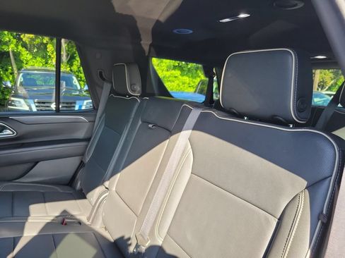 Used 2024 GMC Yukon SLT AWD/4WD image 15
