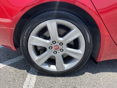 Used 2019 Jaguar XE Premium image 71