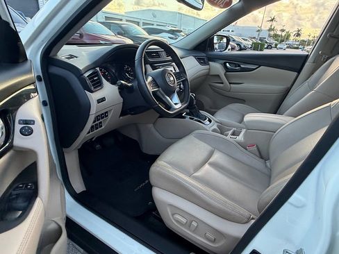 Used 2018 Nissan Rogue SL w/ Premium Package AWD/4WD image 11