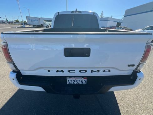 Used 2020 Toyota Tacoma TRD Off-Road w/ Technology Package RWD image 5