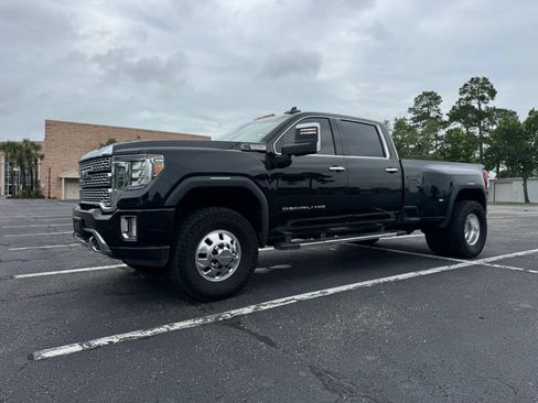 Used 2020 GMC Sierra 3500 Denali w/ Denali Ultimate Package AWD/4WD image 2