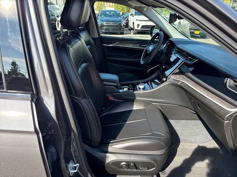Used 2023 Jeep Grand Cherokee 4WD 4xe w/ Luxury Tech Group II image 9