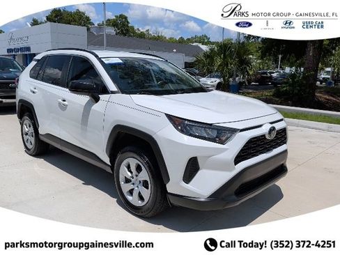 Used 2021 Toyota RAV4 LE FWD image 1