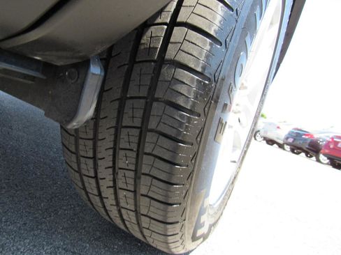 Used 2018 Ford Explorer XLT w/ Equipment Group 202A AWD/4WD image 12