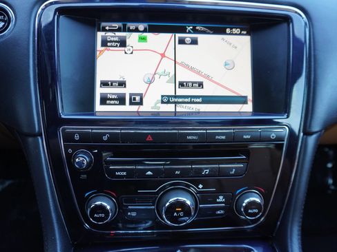 Used 2012 Jaguar XJ Supercharged RWD image 21