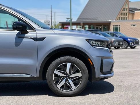 Used 2021 Kia Sorento EX w/ Panoramic Sunroof Package AWD/4WD image 10