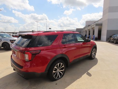 Used 2025 Ford Explorer ST-Line w/ Premium Package RWD image 10