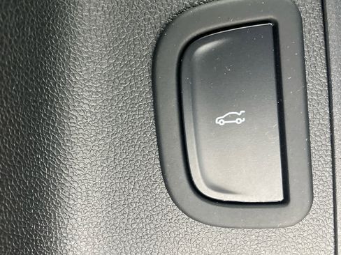 Used 2025 GMC Acadia Denali w/ Super Cruise Package FWD image 14
