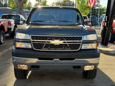 Used 2005 Chevrolet Silverado 2500 LS AWD/4WD image 3