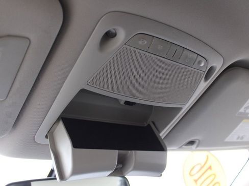 Used 2016 Nissan Rogue SV image 38