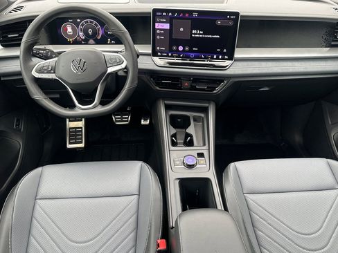 New 2026 Volkswagen Tiguan SE R-Line FWD image 11