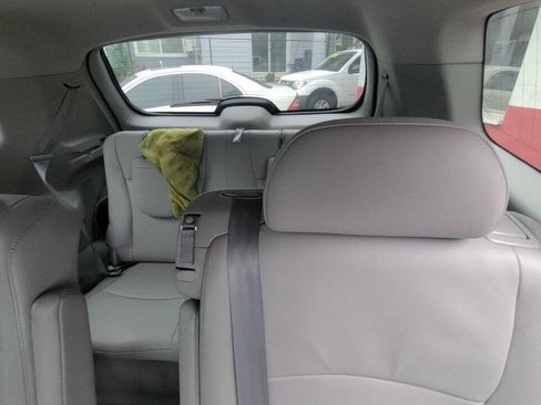 Used 2010 Toyota Highlander SE AWD/4WD image 11