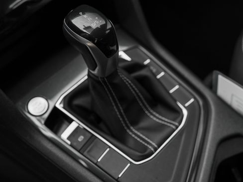 Used 2022 Volkswagen Tiguan S image 11