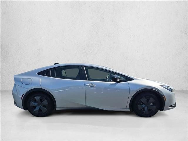 Used 2026 Toyota Prius Plug-In Hybrid FWD image 4