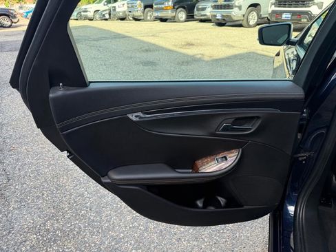 Used 2015 Chevrolet Impala LT FWD image 24