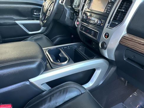 Used 2017 Nissan Titan SL image 15