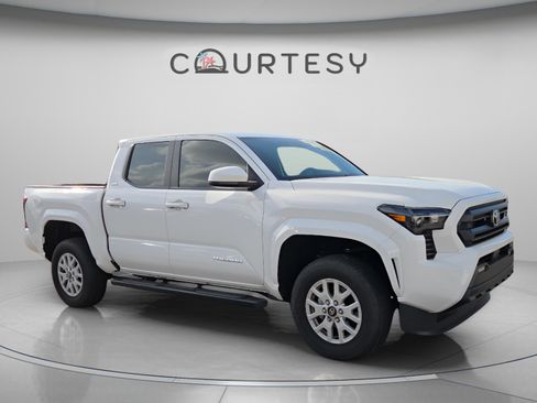 Used 2025 Toyota Tacoma SR5 RWD image 3