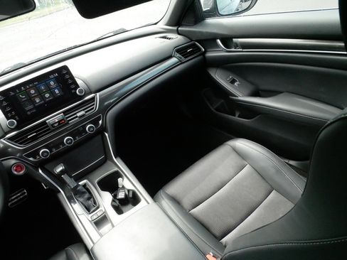 Used 2018 Honda Accord Sport image 11