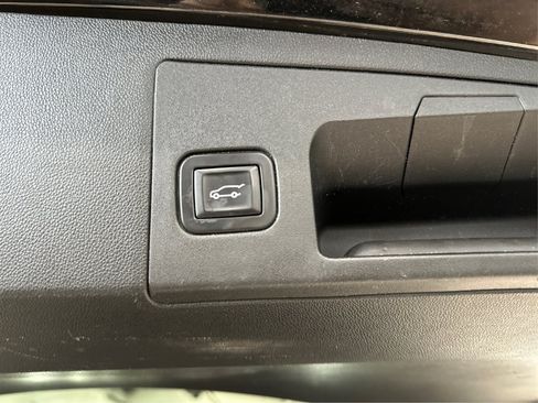 Used 2018 Cadillac XT5 Premium Luxury FWD image 14