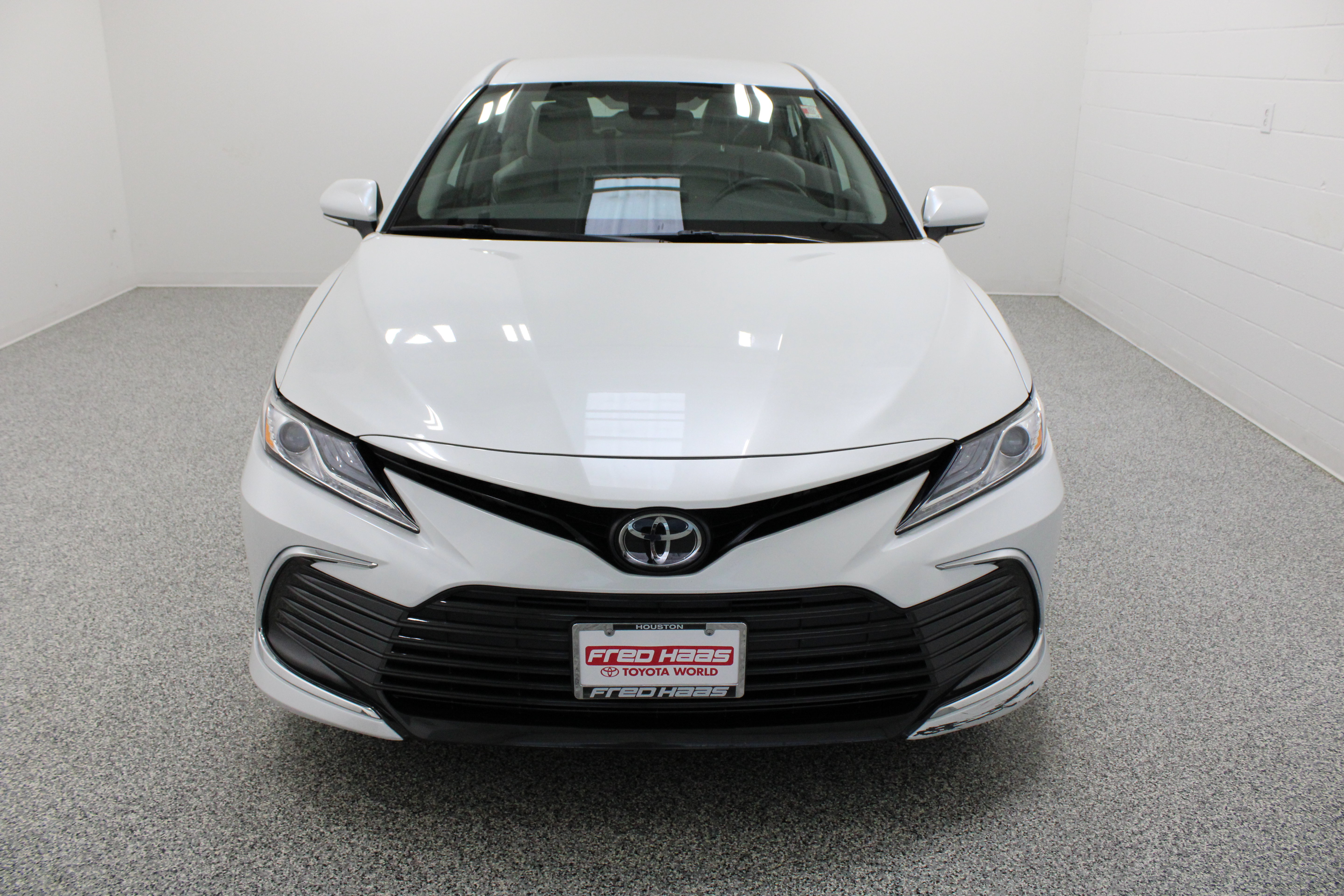 Used 2023 Toyota Camry XLE FWD image 3